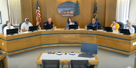 do city councilman get paid.